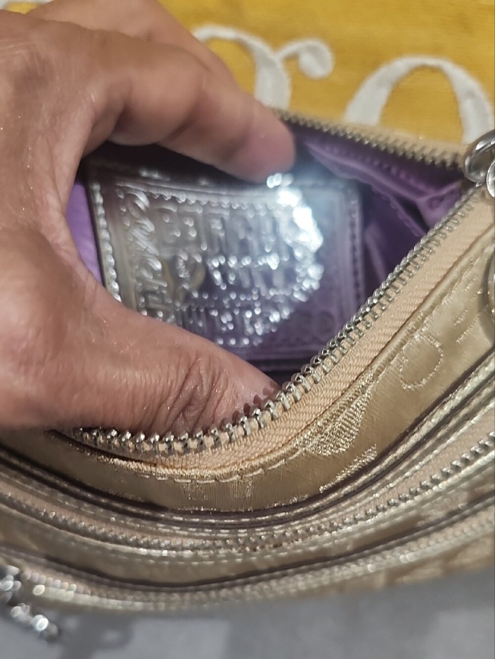 LOW START Coach POPPY Gold Metallic Signature Triple-Zip Crossbody - Picture 6 of 9